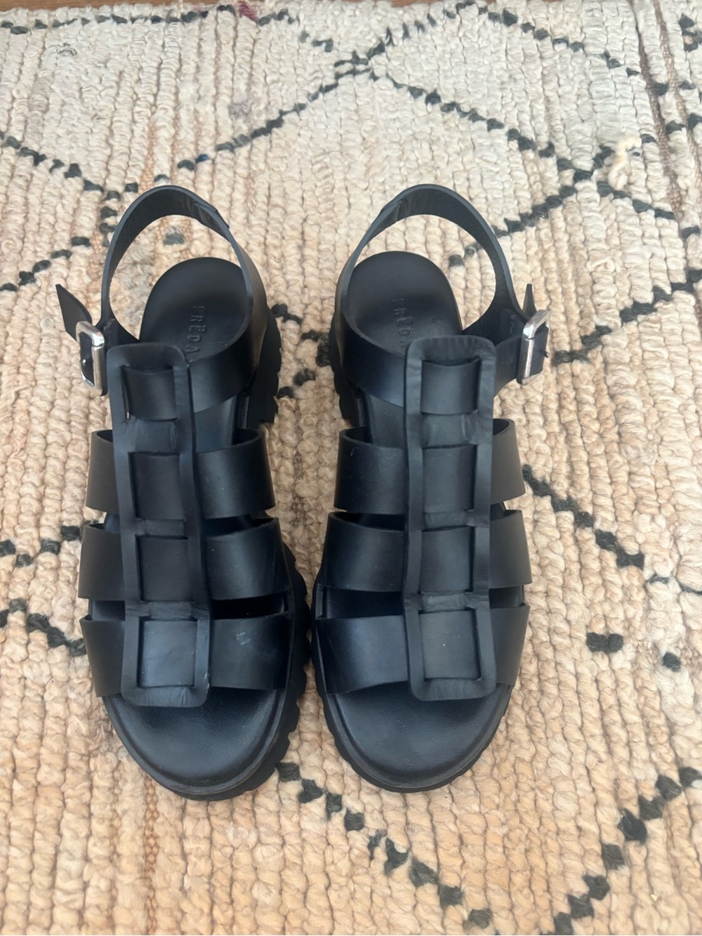 Freda Salvador Lug Sole Fisherman Sandals Size 7.5